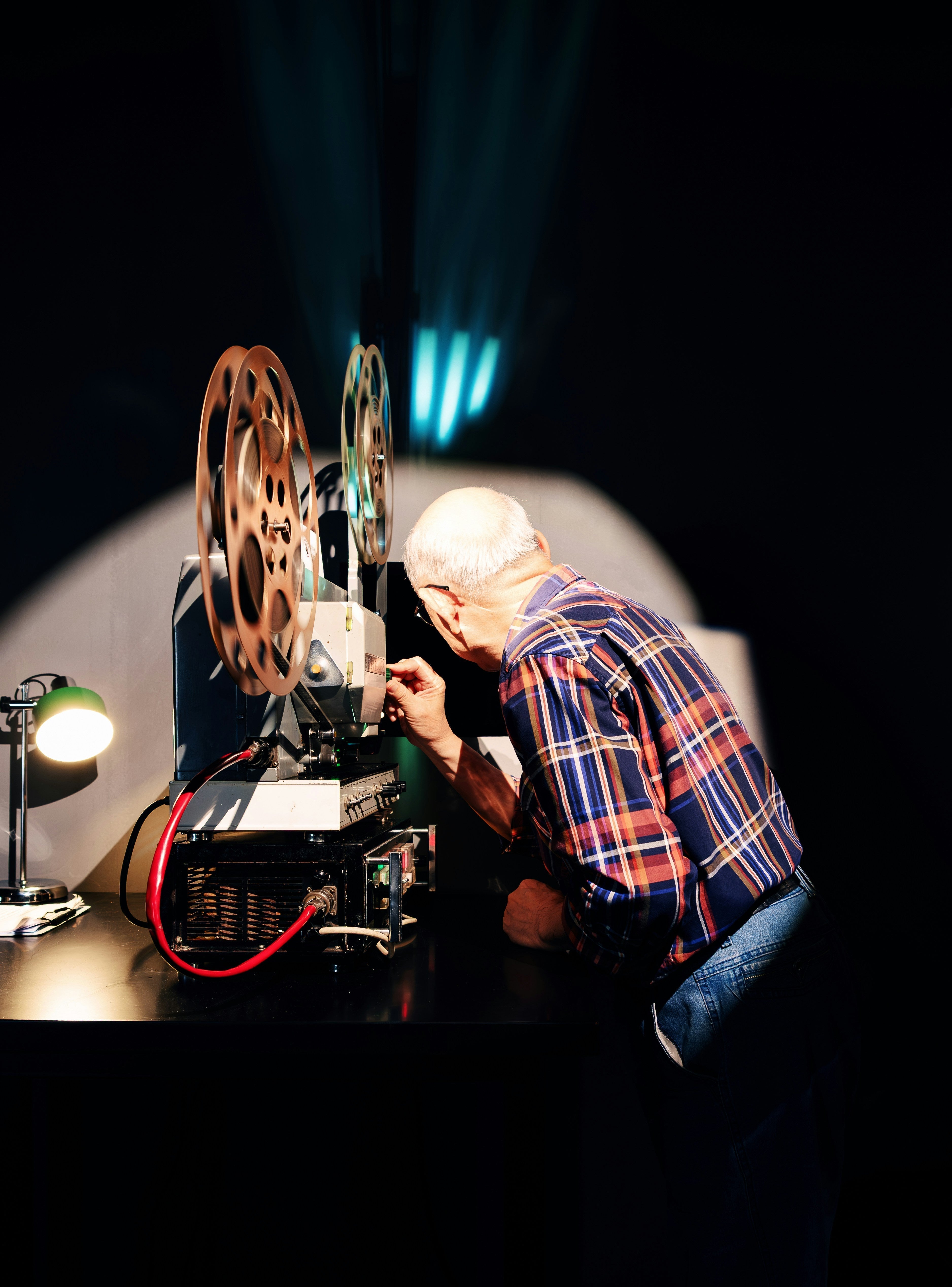 The Anamorphic Focus Challenge: Surviving the Close-Focus Squeeze